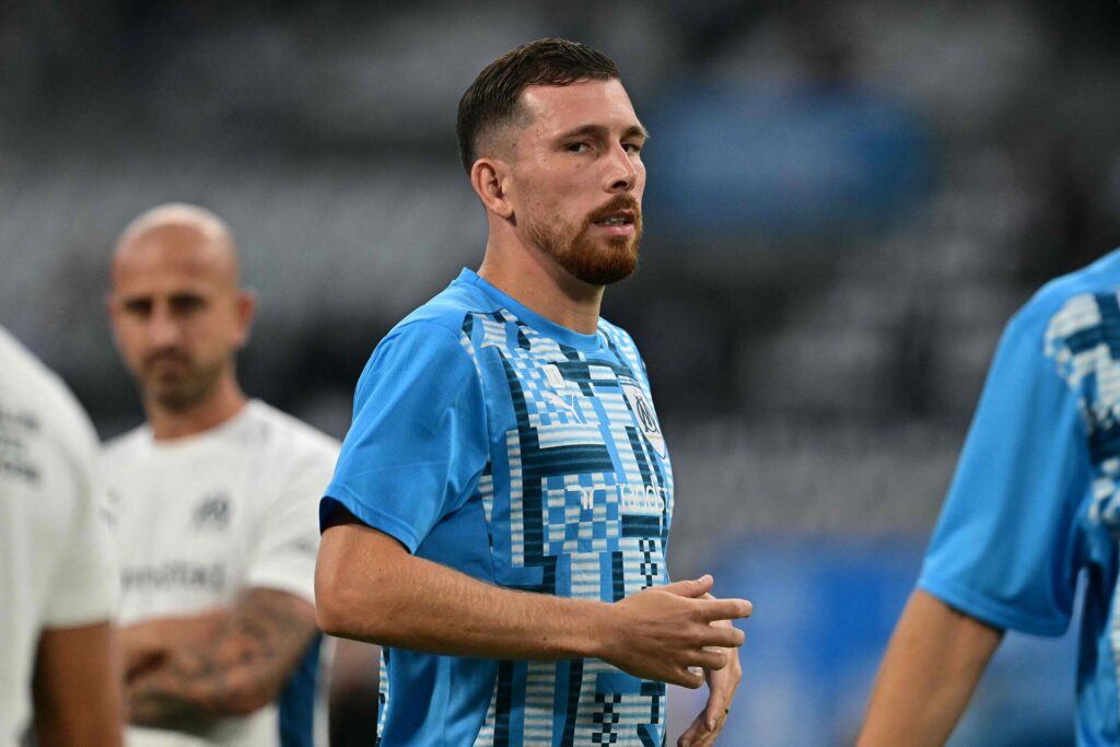 Pierre Emile Højbjerg varmer op til en kamp for Marseille.