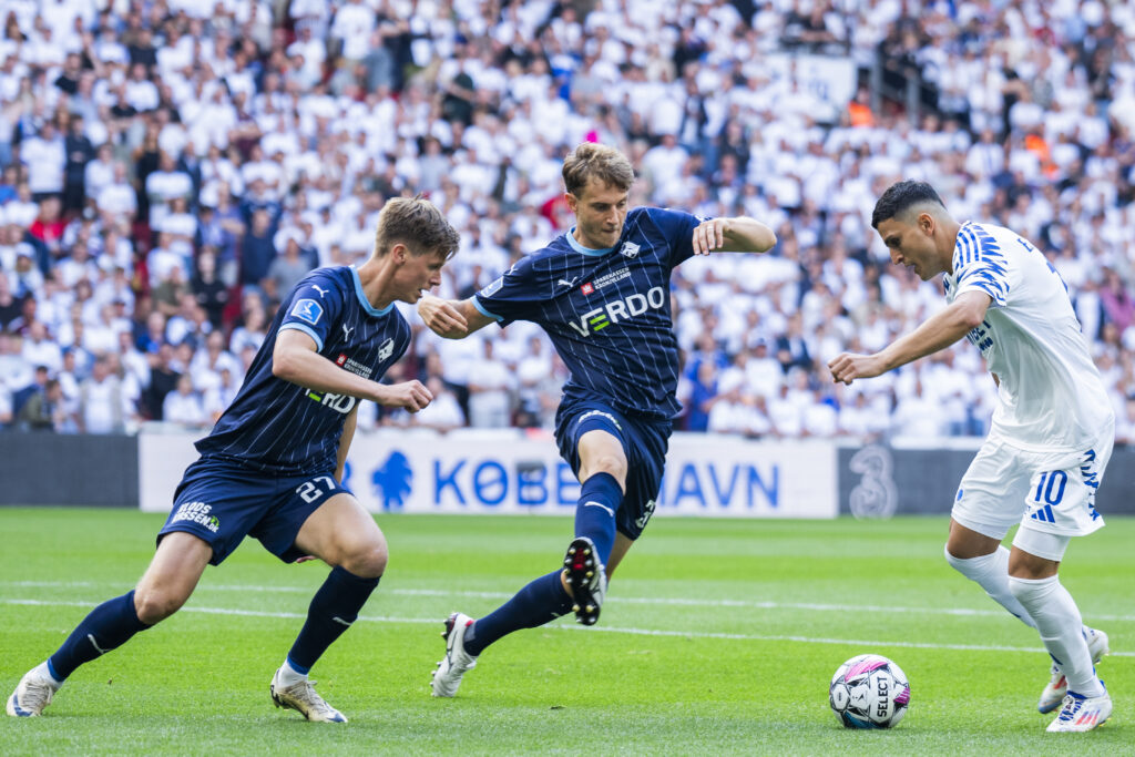 Daniel Høegh i duel med MElypunoussi