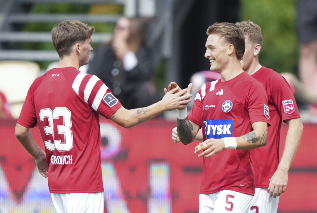 Oliver Sonne (SIF 5) scorer til 1 - 1 under superligakampen mellem Silkeborg IF og FC Nordsjælland på JYSK Park i Silkeborg søndag den 18. august 2024