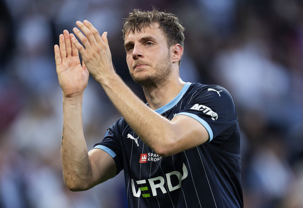 Daniel Høegh klapper ud til publikum efter kamp for Randers FC