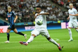 Eder Militao i aktion for Real Madrid under UEFA Super Cup finalen mod Atalanta