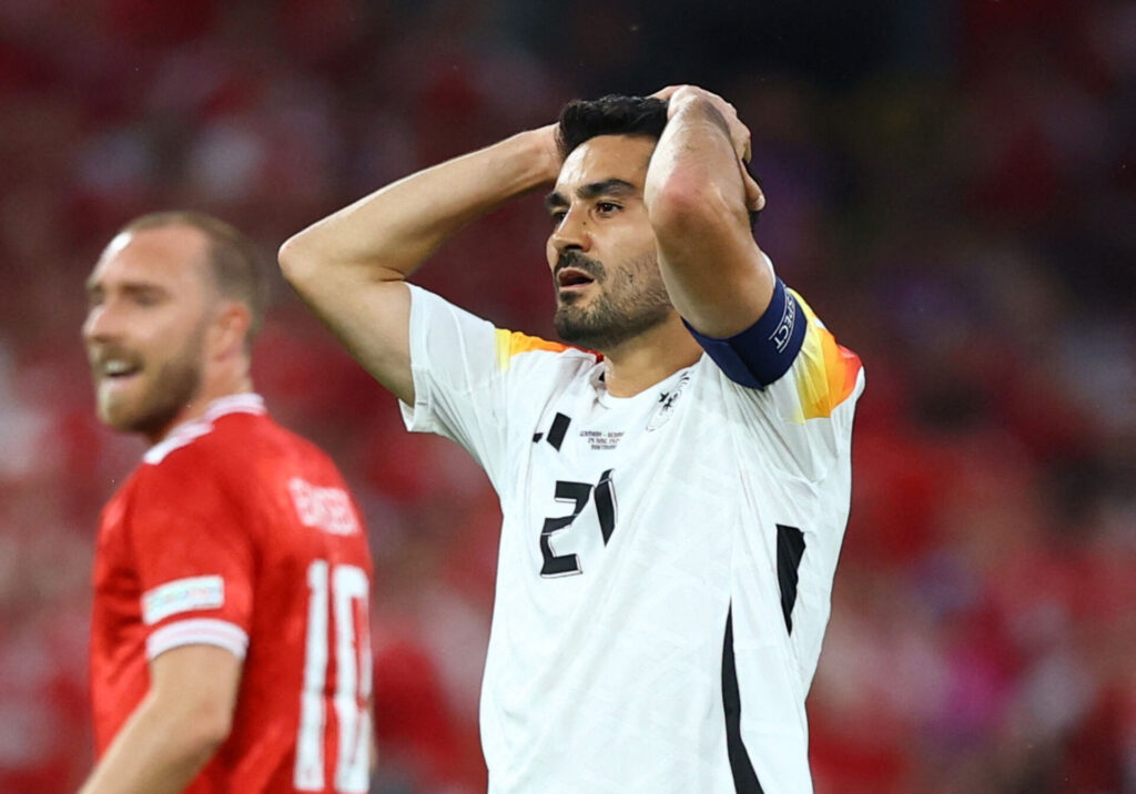 Gündogan tager sig til hovedet