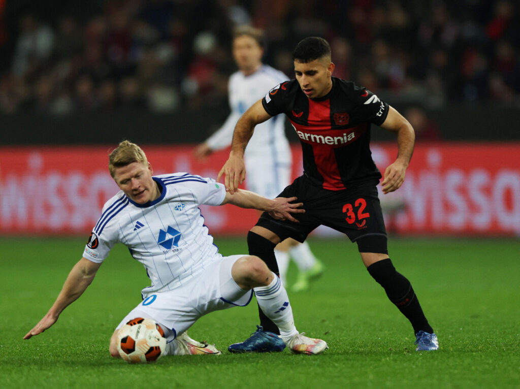 Gustavo Puerta i aktion for Bayer LEverkusen.