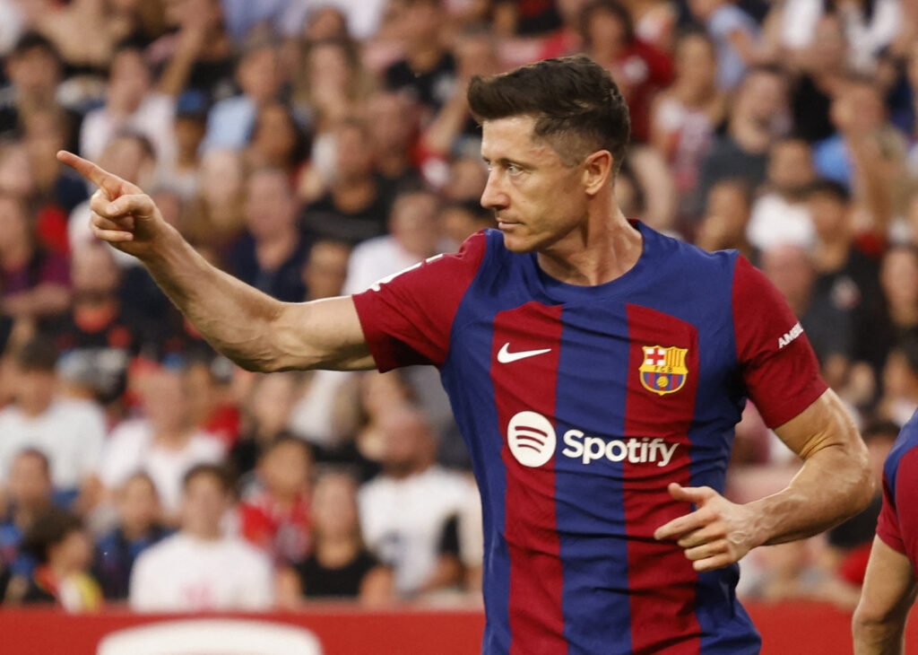 Robert Lewandowski i aktion for FC Barcelona.