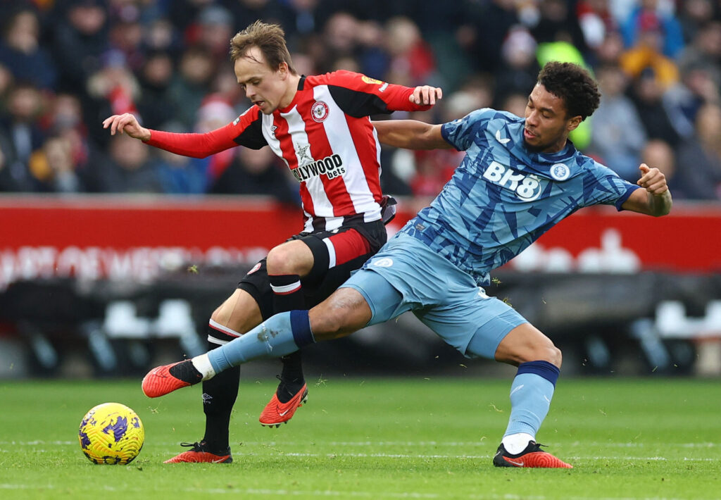 Mikkel Damsgaard udfordrer for Brentford.