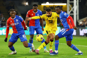 Anis Ben Slimane i dribleaktion mod Crystal Palace -spillere