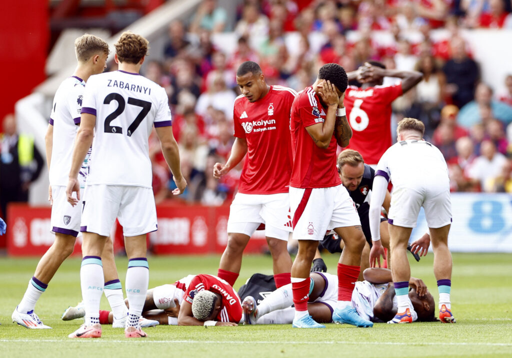 Danilo ligger i græsset for Nottingham Forest efter grimt sammenstød mod Bournemouth