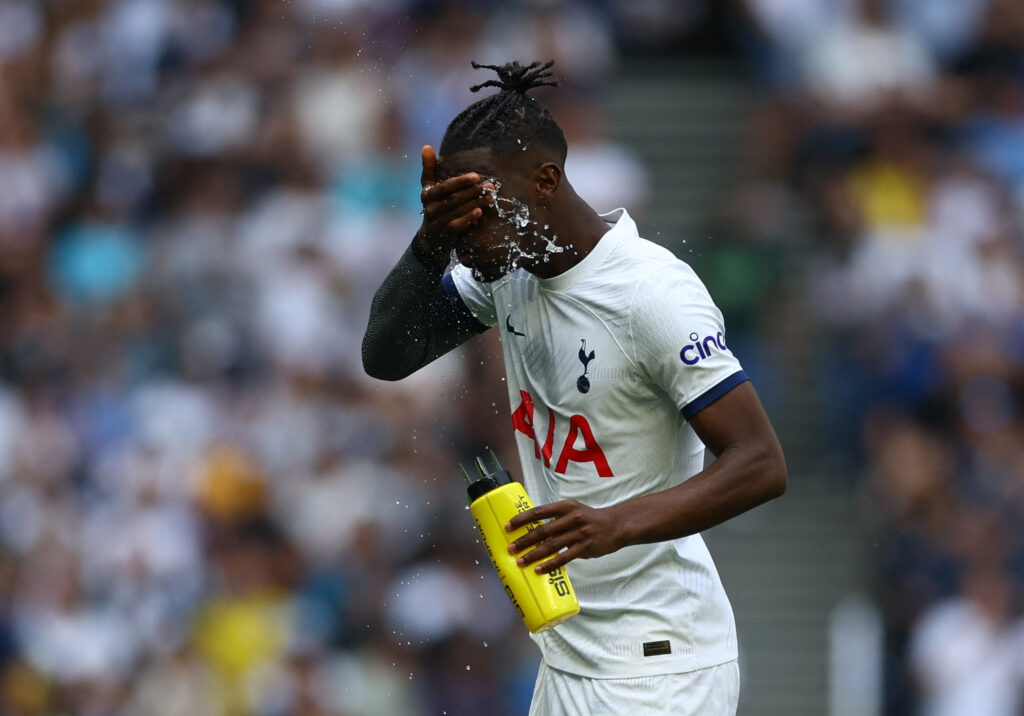 Tottenham suspenderer Yves Bissouma grundet lattergas-video.