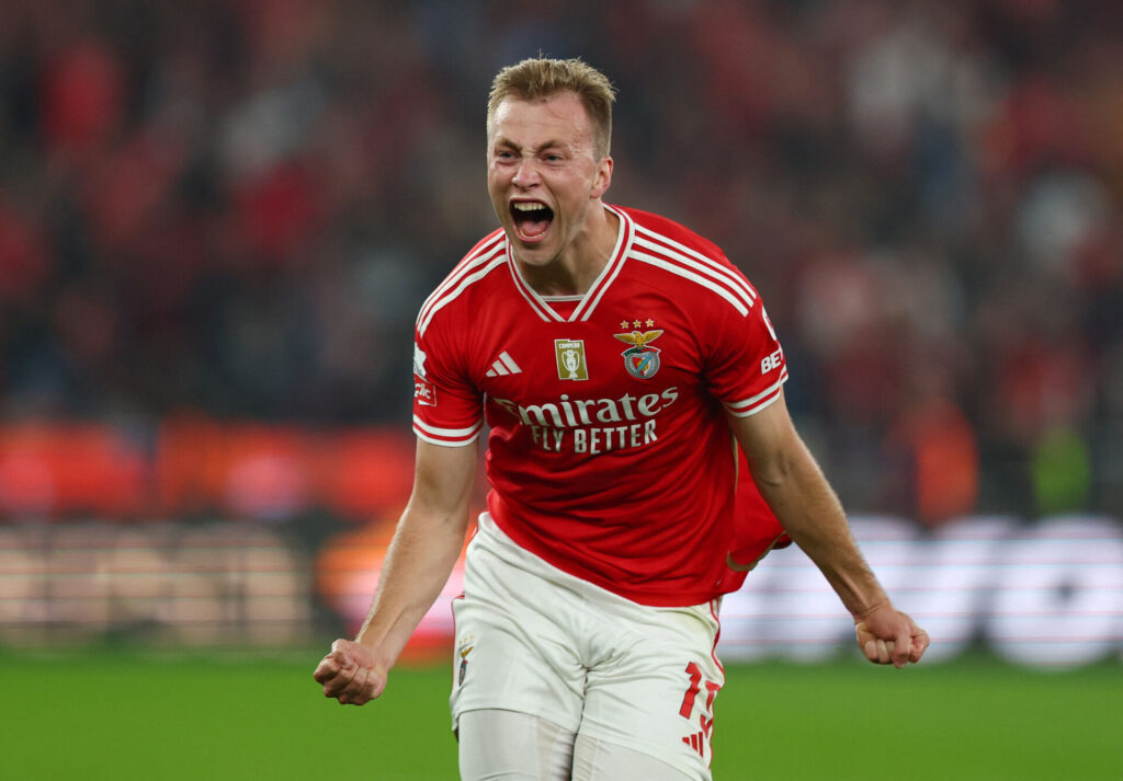 Casper Tengstedt jubler over scoring for Benfica.