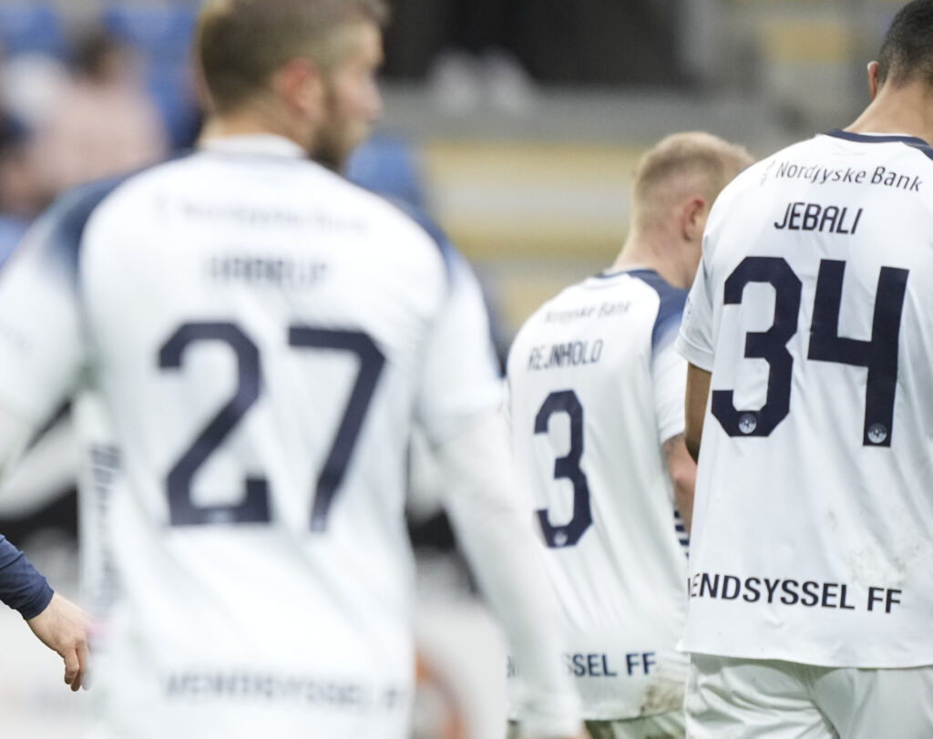 Sørens Andreasen (Sønderjyske 14) efter et skud på stolpen under NordicBet Liga-kampen mellem SønderjyskE og Vendsyssel FF på Sydbank Park