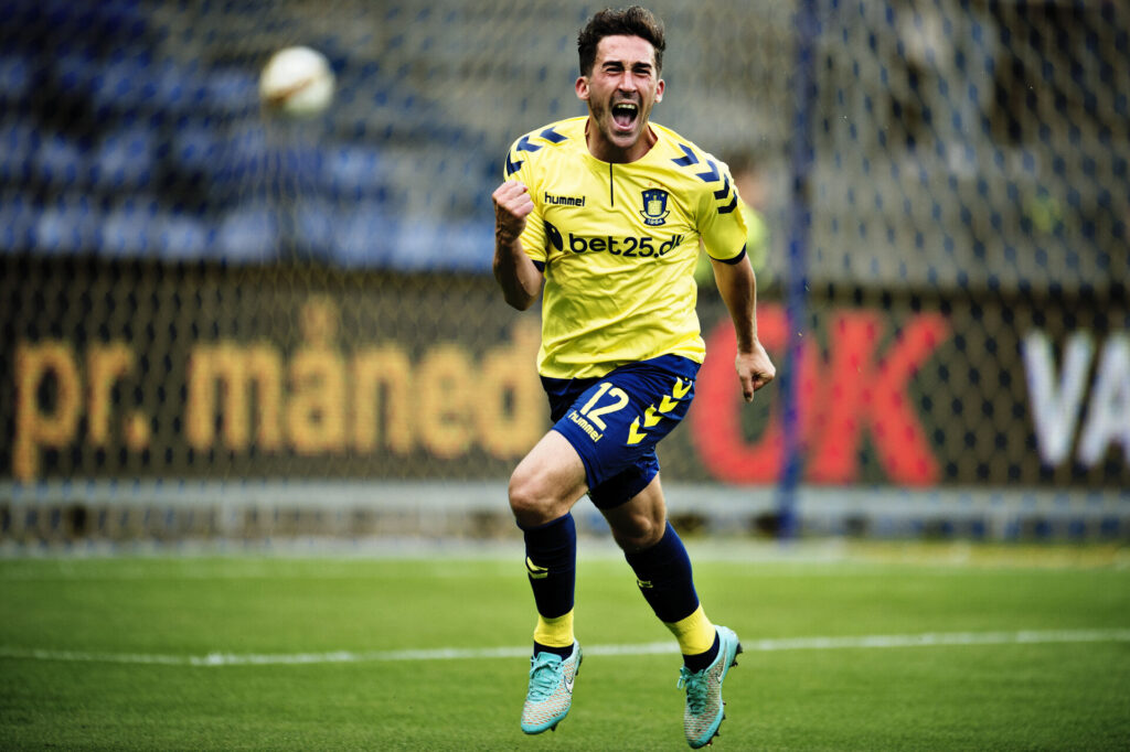 Frederik Holst i aktion for Brøndby.