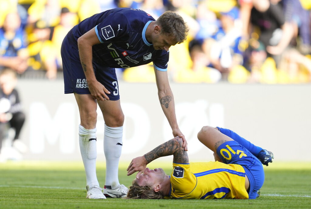 Daniel Høegh kigger til Daniel Wass