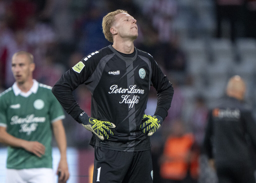 Viborgs Målmand Lucas Lund Pedersen reagerer efter nederlaget i superligakampen mellem Viborg FF og AaB på Energi Viborg Arena i Viborg mandag den 12. august 2024.