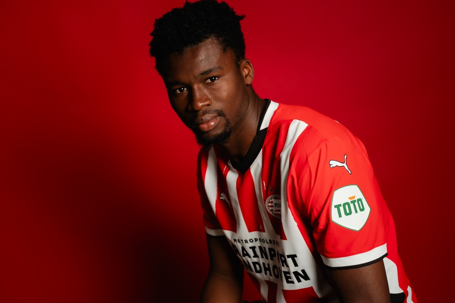 Adamo Nagalo præsenteres i PSV.