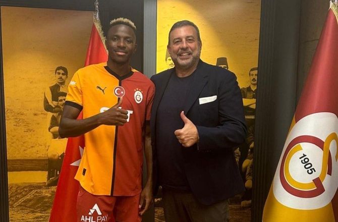 Victor Osimhen præsenteres i Galatasaray.