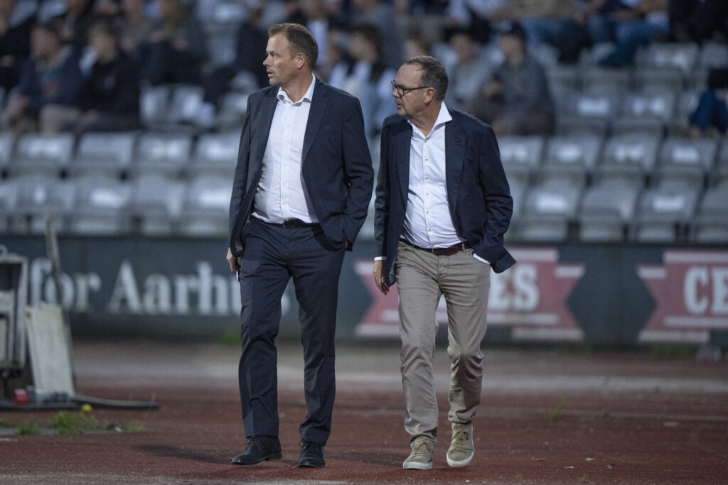 AGFs direktør Jacob Nielsen og bestyrelsesformand Lars Fournais i slutningen af superligakampen mellen AGF og Vejle Boldklub på Ceres Park i Aarhus mandag den 19. august 2024.