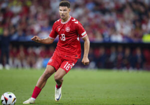 Alexander Bah spiller på fuld gas for det danske landshold