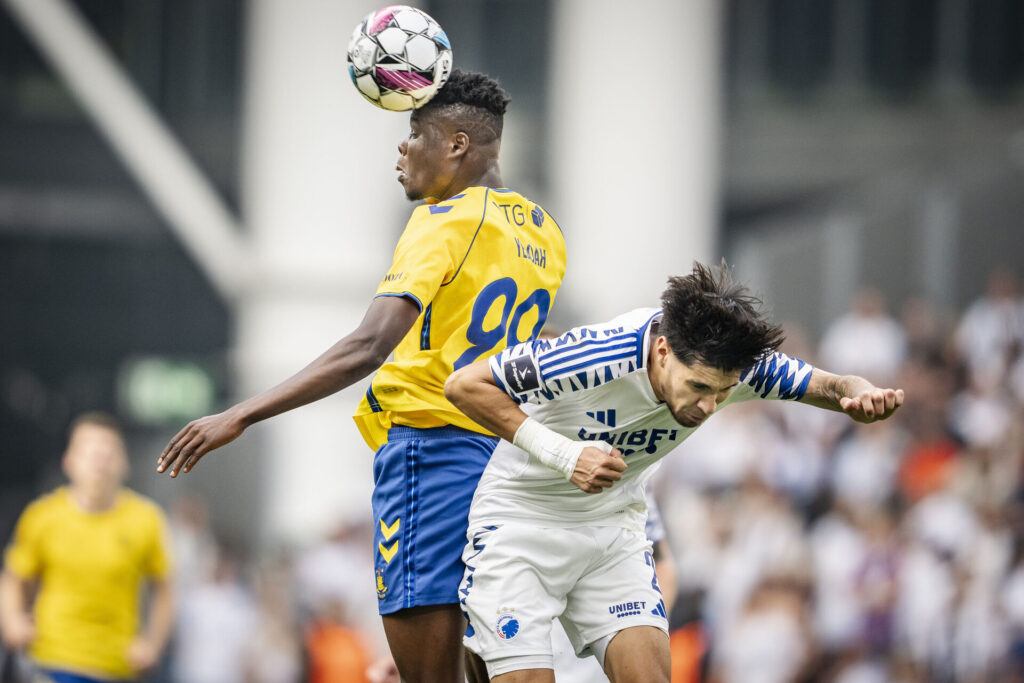 Brøndby IFs Emmanuel Yeboah og FC Københavns Kevin Diks under 3F Superliga-kampen mellem FC København og Brøndby IF i Parken i København, søndag den 1. september 2024