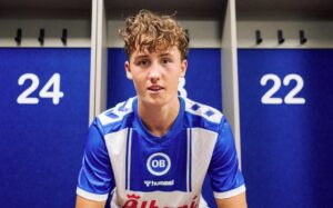 OB-talentet William Martin rykkes op i førsteholdstruppen.