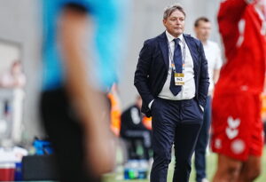 Dragan Stojkovic under kampen mod Danmark.