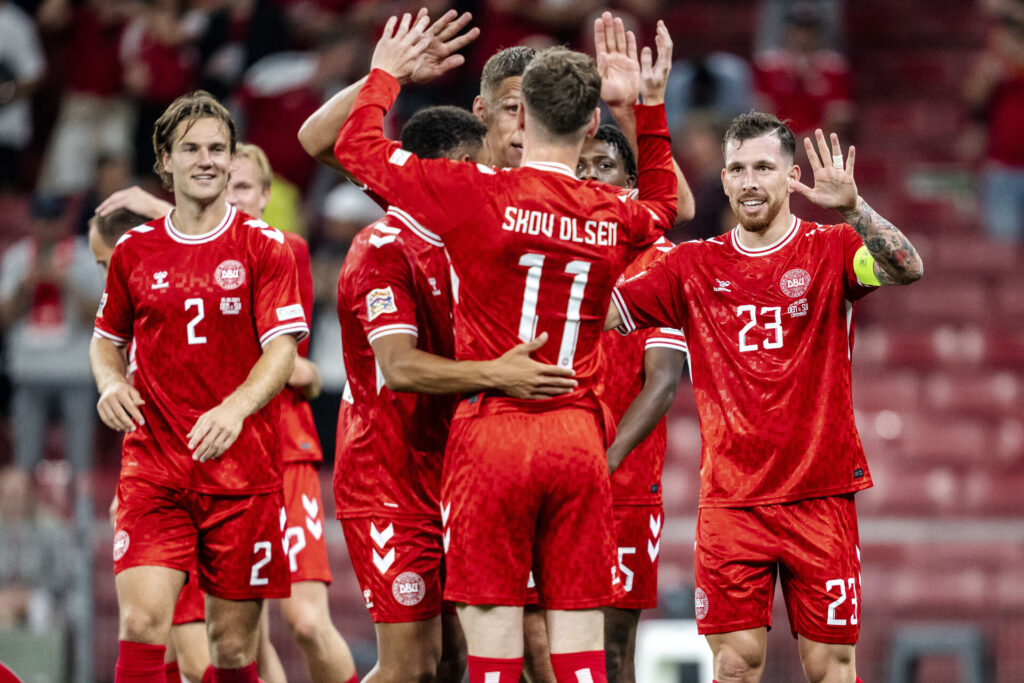 Højbjerg jubler efter sin scoring mod schweiz i nations league.