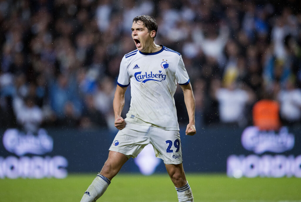 Robert Skov fejrer sin scoring for F.C. København mod Atalanta i 2018.