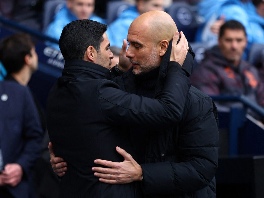 Pep Guardiola og Mikel Arteta får sig en sludder