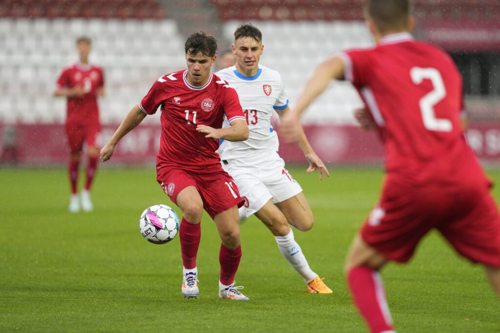 Mathias Kvistgaarden i aktion for det danske U21-landshold.