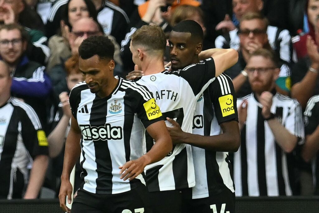 Newcastle-spillerne fejrer en scoring i opgøret mod Newcastle.