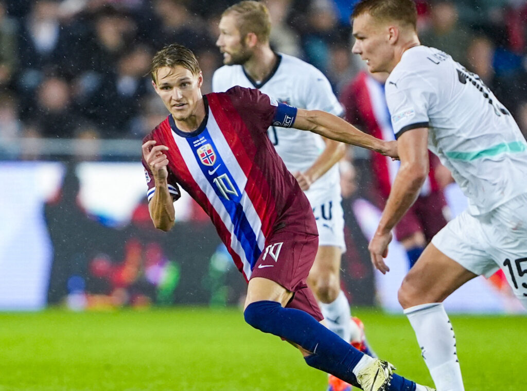 Martin Ødegaard i kamp for Norge