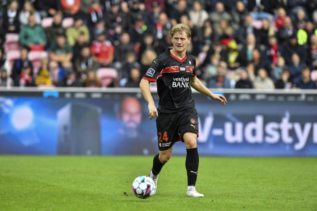 Oliver Sørensen i aktion for FC Midtjylland hjemme på MCH Arena i Herning.