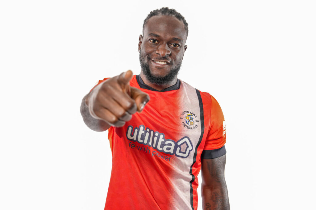 Victor Moses præsenteret i Luton