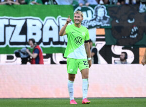 Jonas Wind i kamp for Wolfsburg.