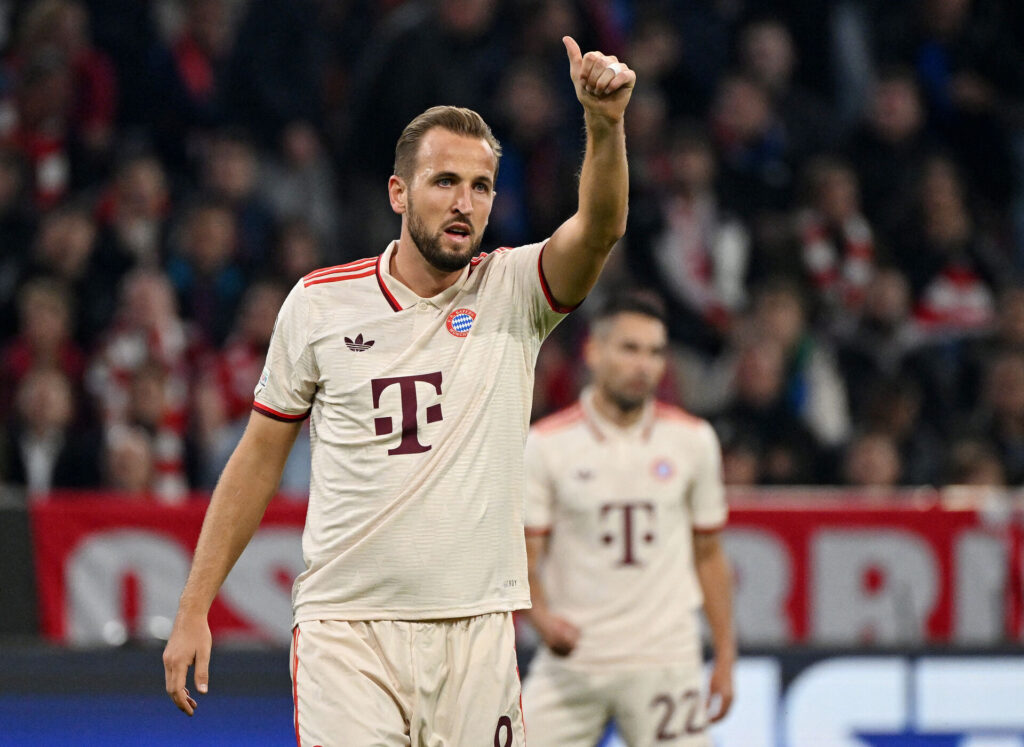 Harry Kane fejrer sin 1-0 scoring for Bayern München