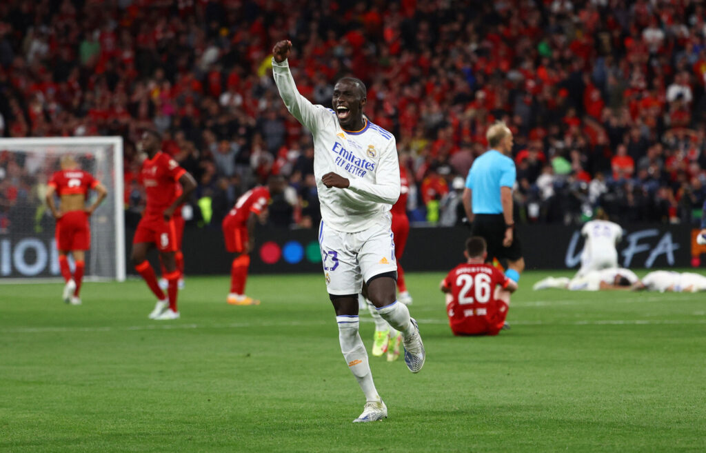 Ferland Mendy jubler efter Real Madrids sejr over Liverpool i Champions League.