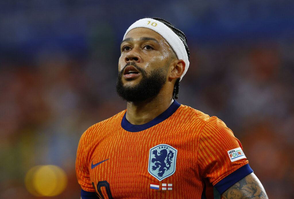 Memphis Depay er i aktion for det hollandske landshold