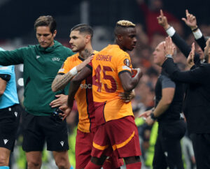 Victor Osimhen lader sig udskifte for Mauro Icardi hos Galatasaray.