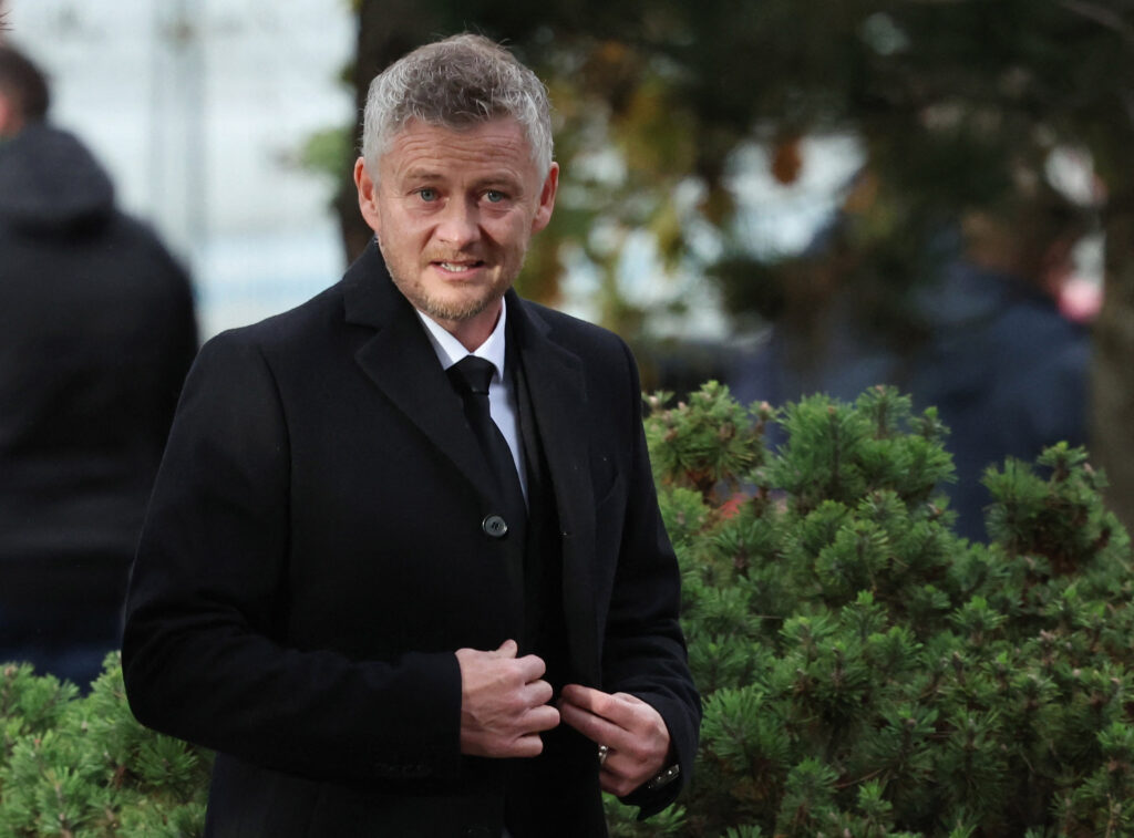 Ole Gunnar Solskjær ved Sir Bobby Charltons begravelse.