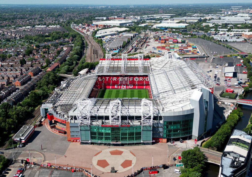 MAnchester Uniteds stadion Old Trafford set fra oven.