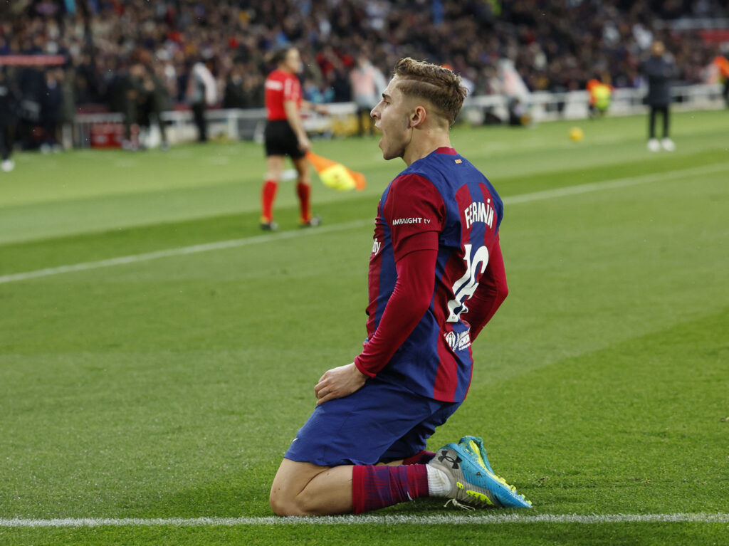 Fermin Lopez fejrer en scoring for FC Barcelona.