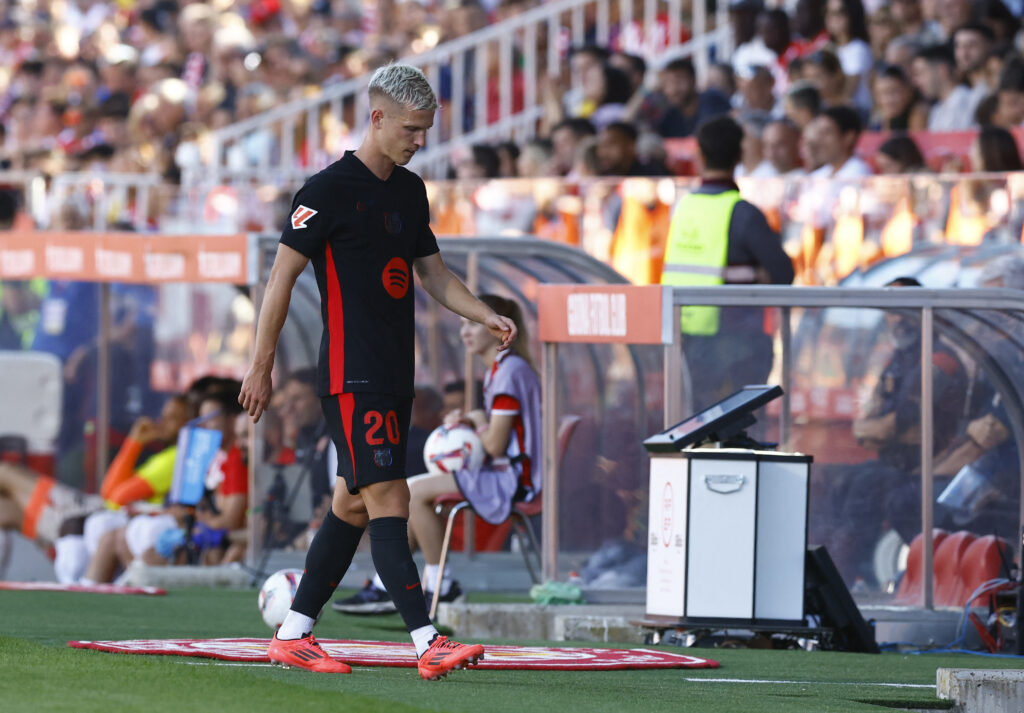 Dani Olmo skiftes ud for FC Barcelona.