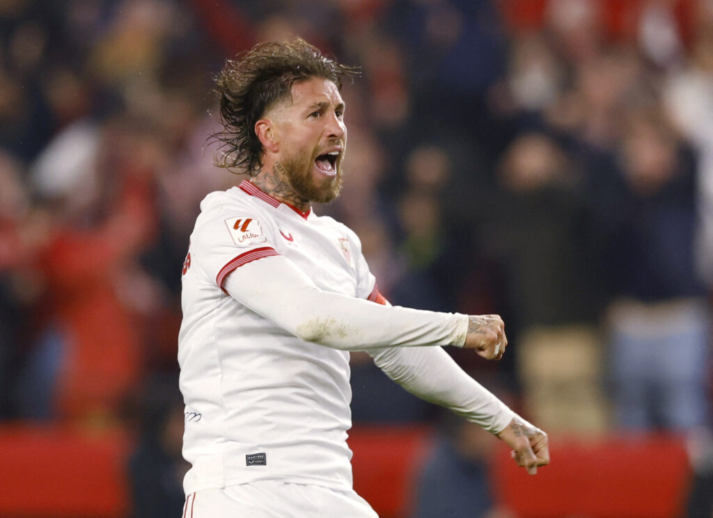 Sergio Ramos fejrer en sejr mod Atlético Madrid for Sevilla.