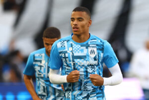 Mason Greenwood varmer op for Olympique Marseille.