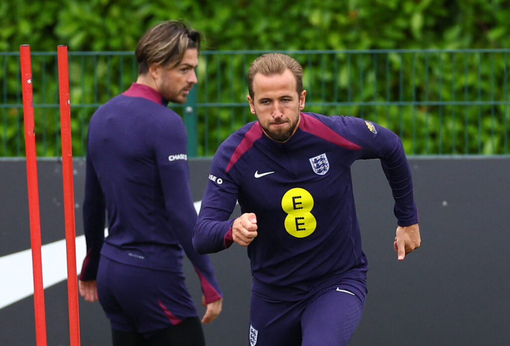 Harry Kane i færd med at løbe under en træning med det engelske landshold.