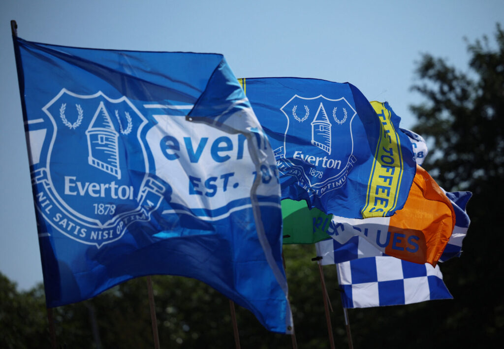 Everton flag der blafrer i vinden.