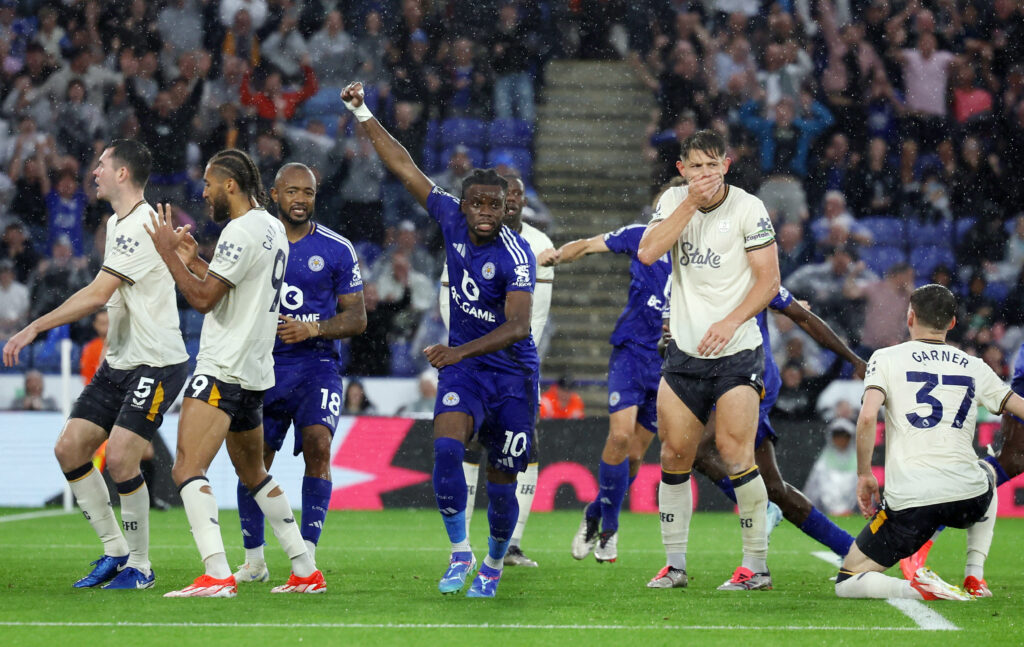 Stephy Mavididi fejrer sin scoring for Leicester City mod Everton i Premier League.