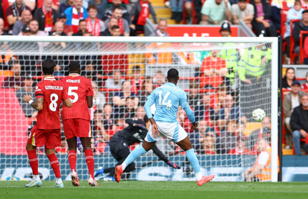 Callum Hudson-Odoi scorer mod Liverpool på Anfield.