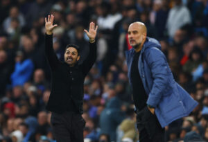 Pep Guardiola på sidelinjen for Manchester City mod Arsenal.