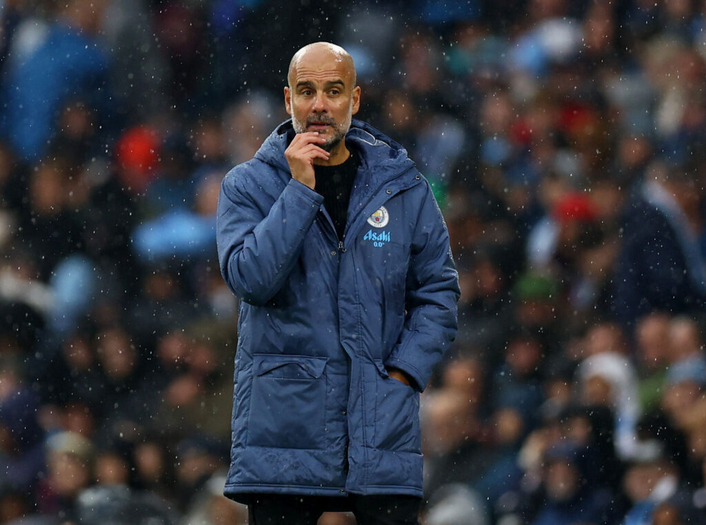 Pep Guardiola tager sig til hagen i kampen mod Arsenal