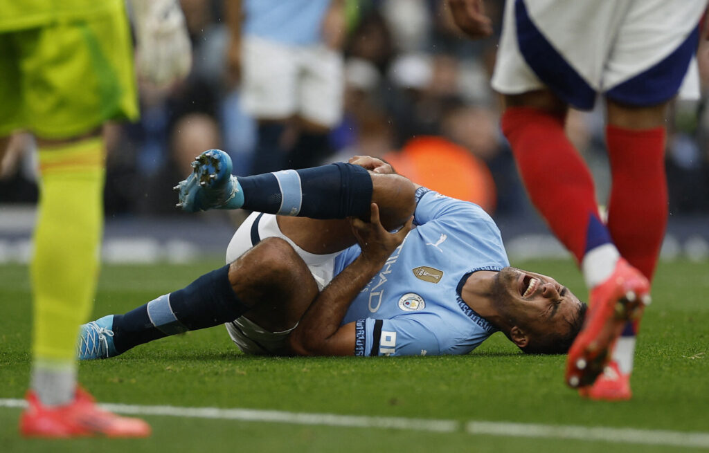 Rodri er i stor smerte for Manchester City, der møder Arsenal.